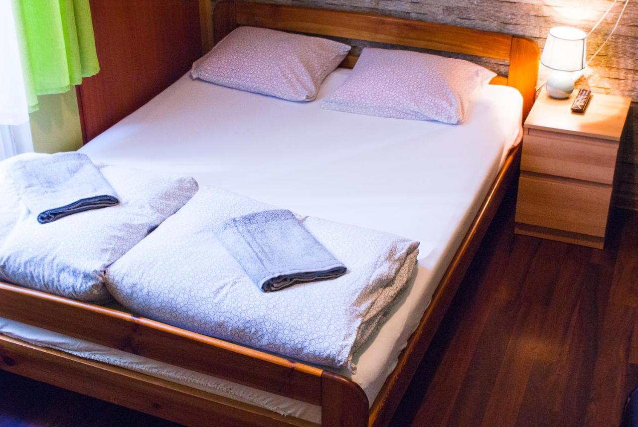 Smocza Jama Hostel *
