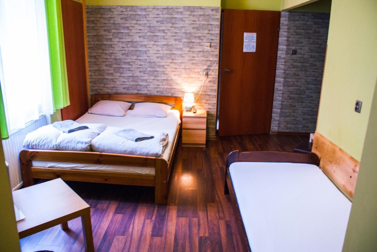 Smocza Jama Hostel